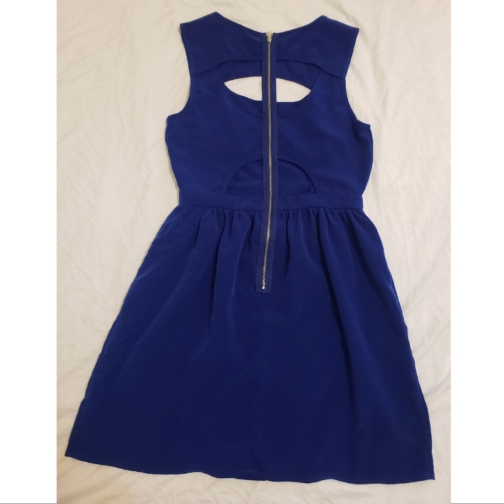 Dress - Picture 2 of 2